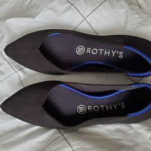 Size 6 Black Point Rothys